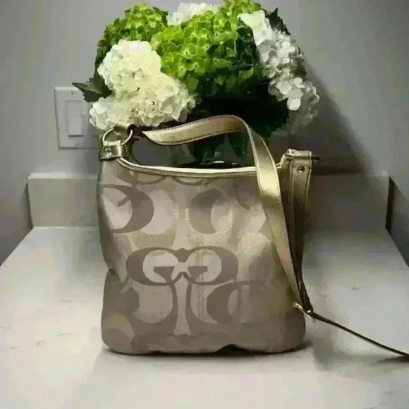 👜👛 NWOT Coach Penelope Optic Metallic Gold Signature F18478 Cream and Tan - Picture 4 of 10